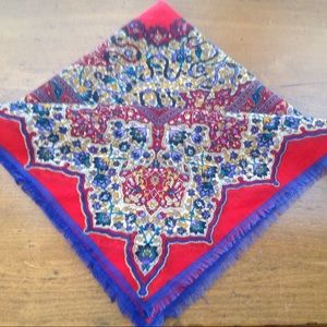 Classic fringed scarf